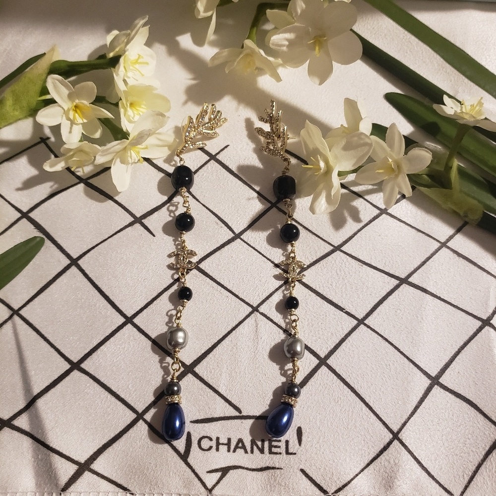 💕 Chanel Dangling Earrings 💕